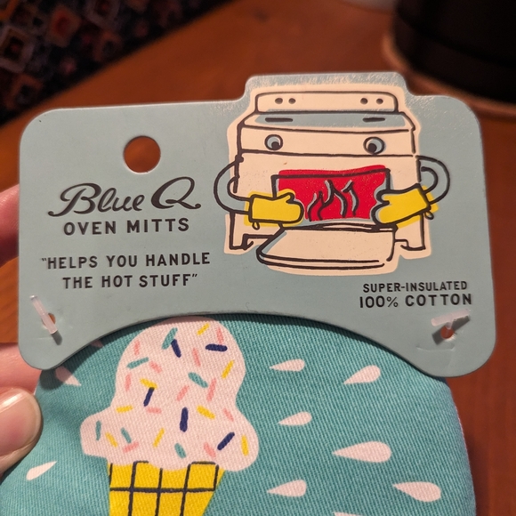 Blue Q Oven Mitt - Picture 4 of 4